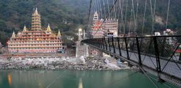attractions/lakshman-jhula/lakshman-jhula-02.jpg